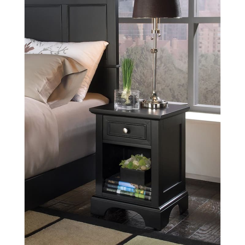 Copper Grove Oastler 3-piece Queen Bed, Nightstand, and Chest Set