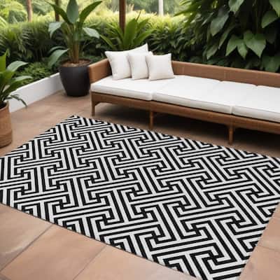 HomeRoots Geometric Transitional Rectangle Outdoor Rug