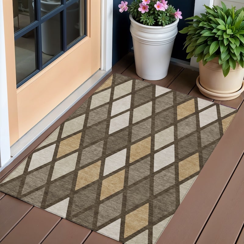 HomeRoots Geometric Transitional Rectangle Outdoor Rug - 3' x 5'