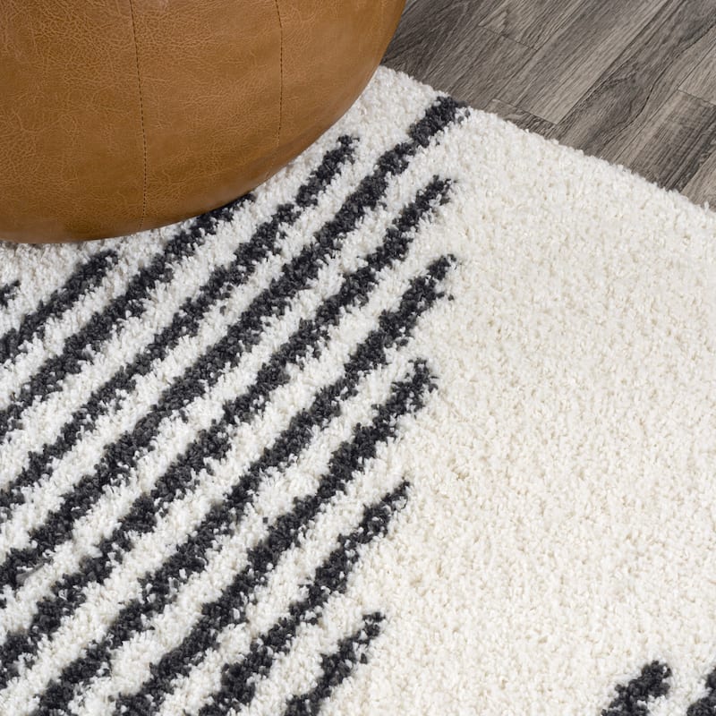 JONATHAN Y Arenal Diamond Stripe Geometric Shag Area Rug