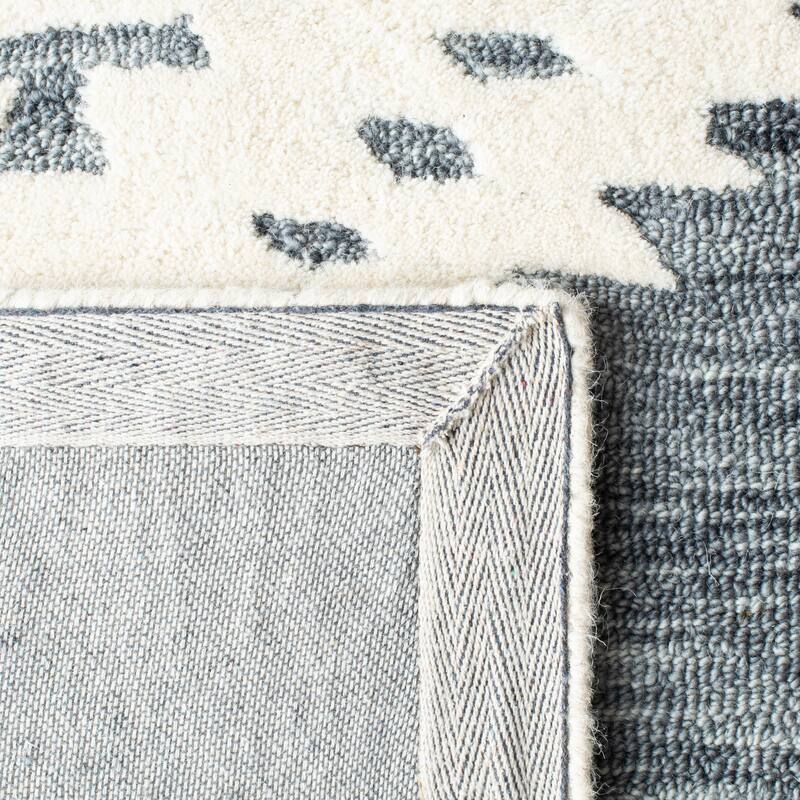 SAFAVIEH Handmade Aspen Nusreta Rustic Boho Wool Rug
