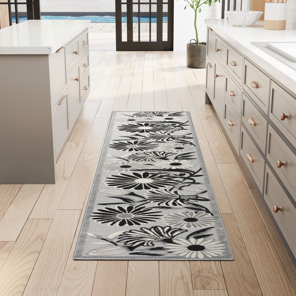 Nourison Alice Indoor/Outdoor Floral Area Rug.