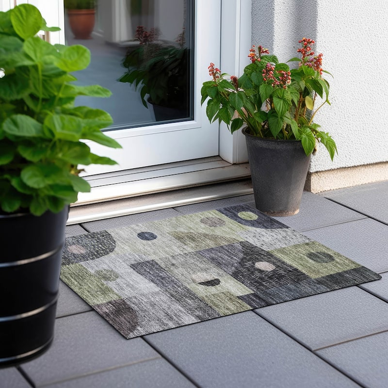 Machine Washable Indoor/ Outdoor Contemporary Geo Chantille Rug