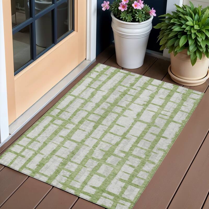 HomeRoots Striped Transitional Rectangle Outdoor Rug - 3' x 5'