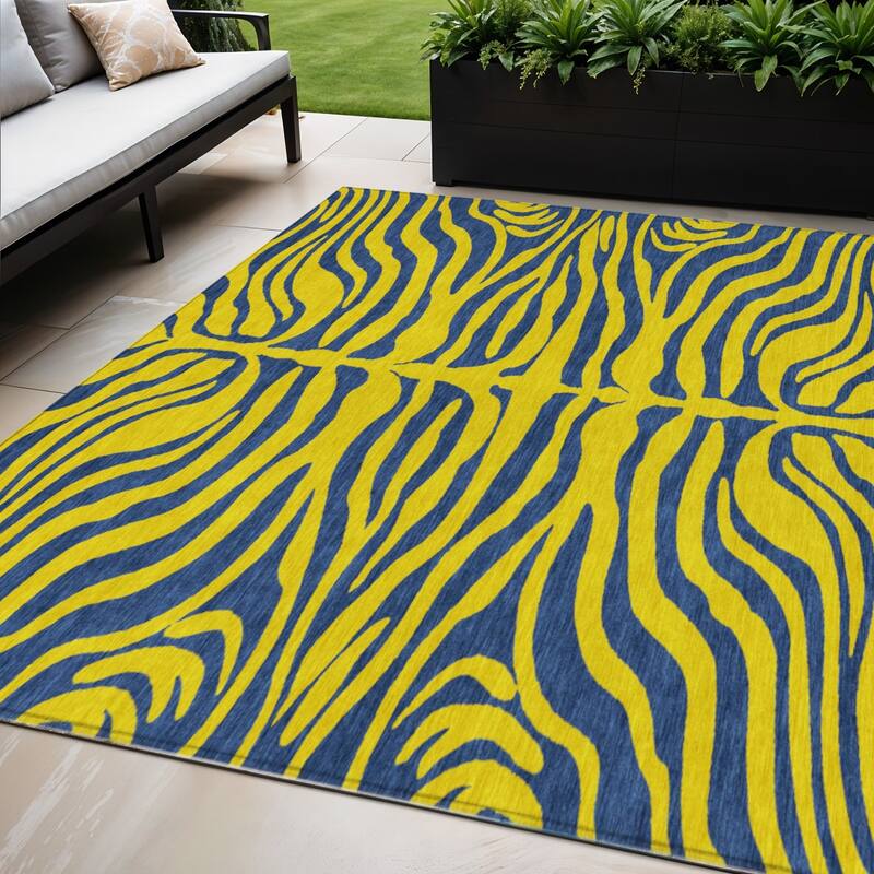 HomeRoots Animal Print Transitional Rectangle Outdoor Rug - 5' X 8'