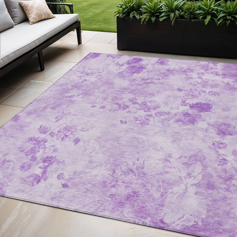 HomeRoots Floral Transitional Rectangle Outdoor Rug - 5' X 8'