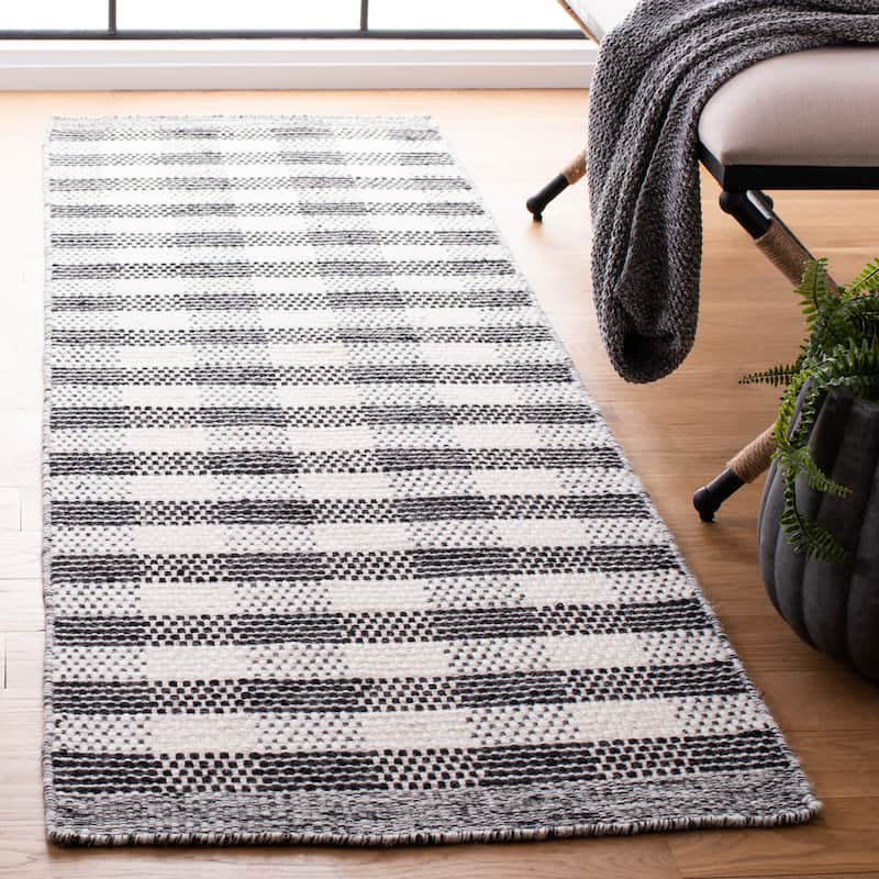 SAFAVIEH Handmade Flatweave Striped Kilim Janae Wool Rug - 2'3" x 8' Runner - Black/Ivory