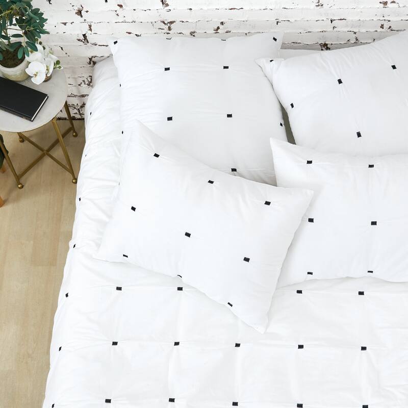Dot Embroidery Twin Quilt