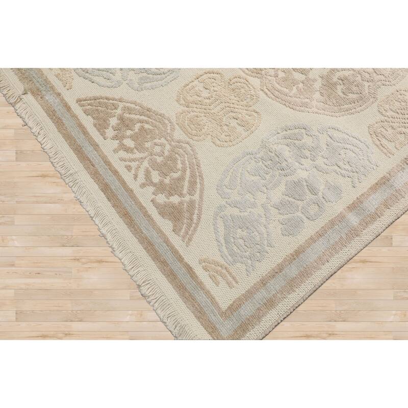 6'x9'4" Ivory Wool Transitional Medallion Hand Knotted Oriental Rug - 6' x 9' 4''
