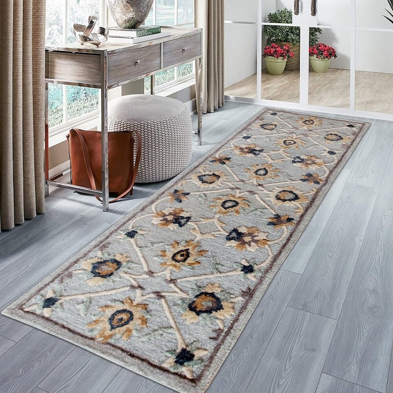 Sevita Traditional Floral Filigree Rug