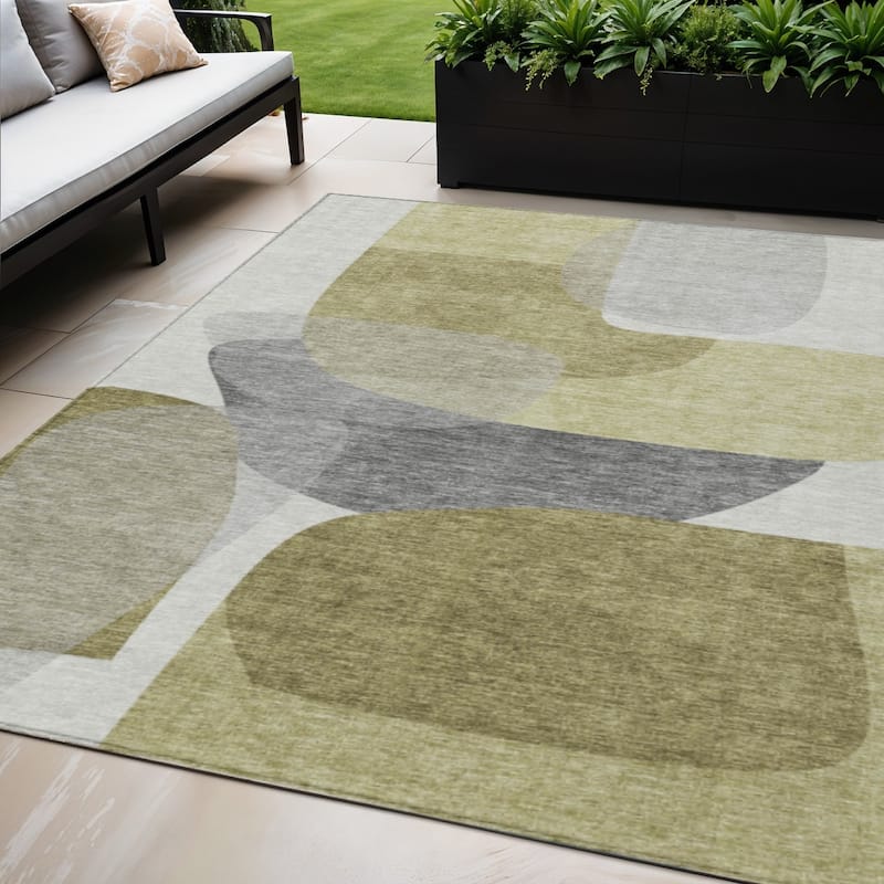 HomeRoots Abstract Transitional Rectangle Outdoor Rug - 5' X 8'