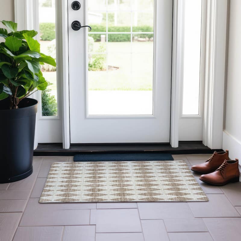 Machine Washable Indoor/ Outdoor Chantille Diamonds Rug - Taupe - 1'8" x 2'6"