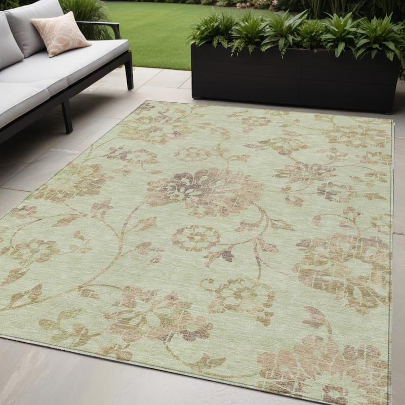 HomeRoots Floral Transitional Rectangle Outdoor Rug - 5' X 8'