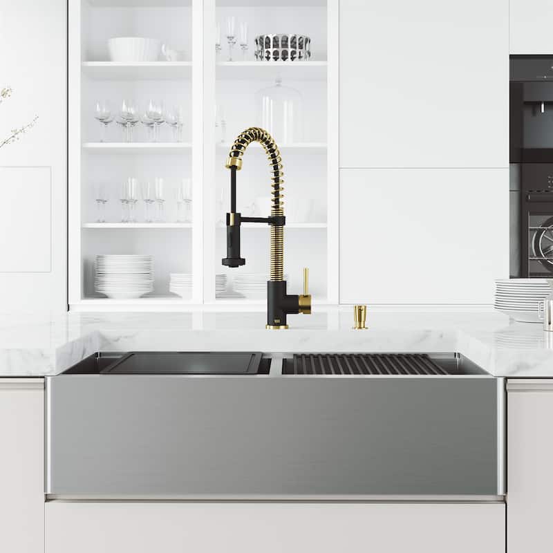 VIGO Edison 19" H Single Handle Pull-Down Sprayer Kitchen Faucet