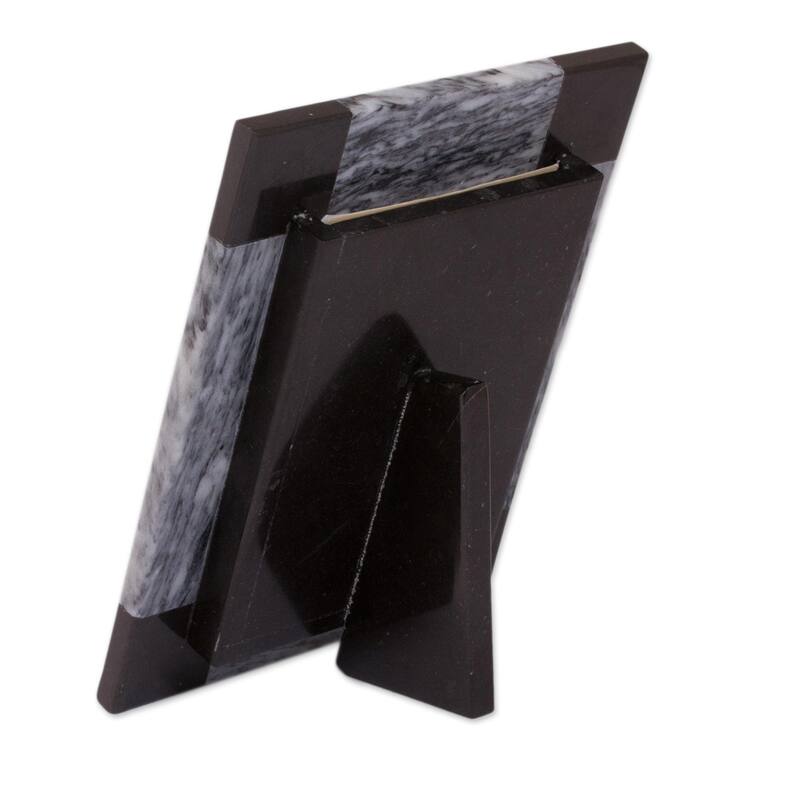 Novica Handmade Grey Energy Marble Photo Frame (4X6)