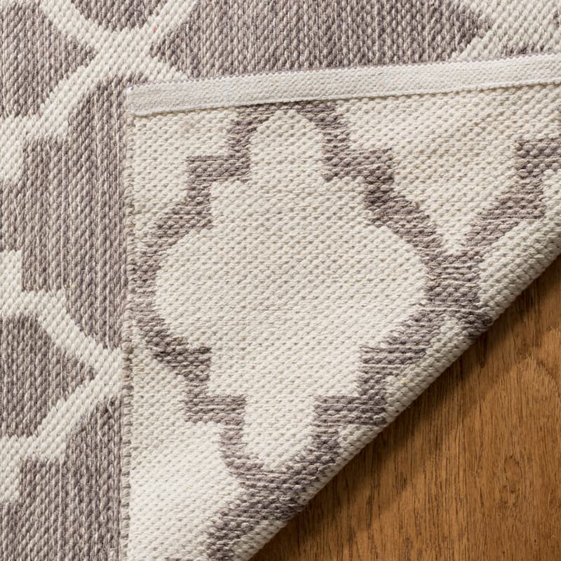 SAFAVIEH Handmade Flatweave Montauk Minoo Casual Cotton Rug - Grey/Ivory - 2' 3" x 11'
