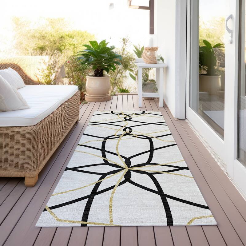 Machine Washable Indoor/ Outdoor Abstract Prism Chantille Rug - White - 2'3" x 7'6"