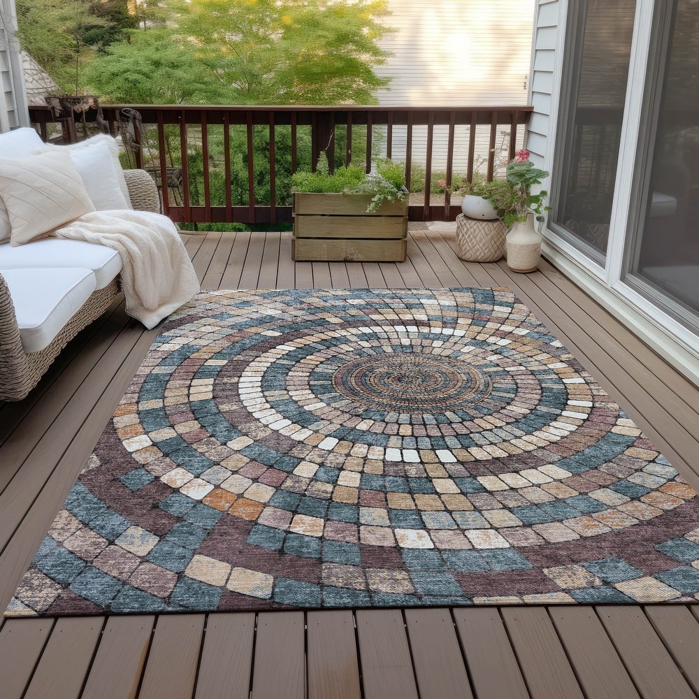 Machine Washable Indoor/Outdoor Contemporary Pinwheel Chantille Rug