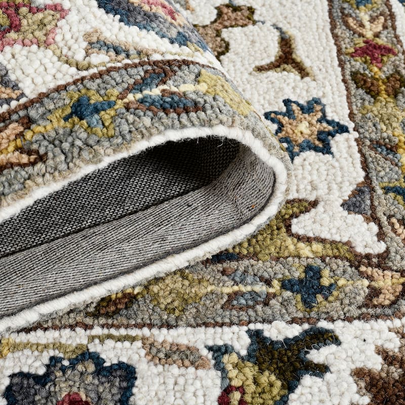 Empress Ivory Traditional Hand-Hooked Area Rug 2' x 3'