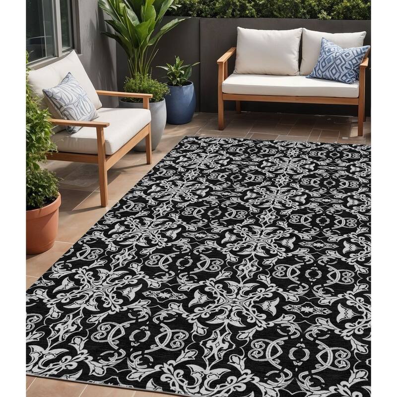 HomeRoots Medallion Transitional Rectangle Outdoor Rug - 5' X 8'