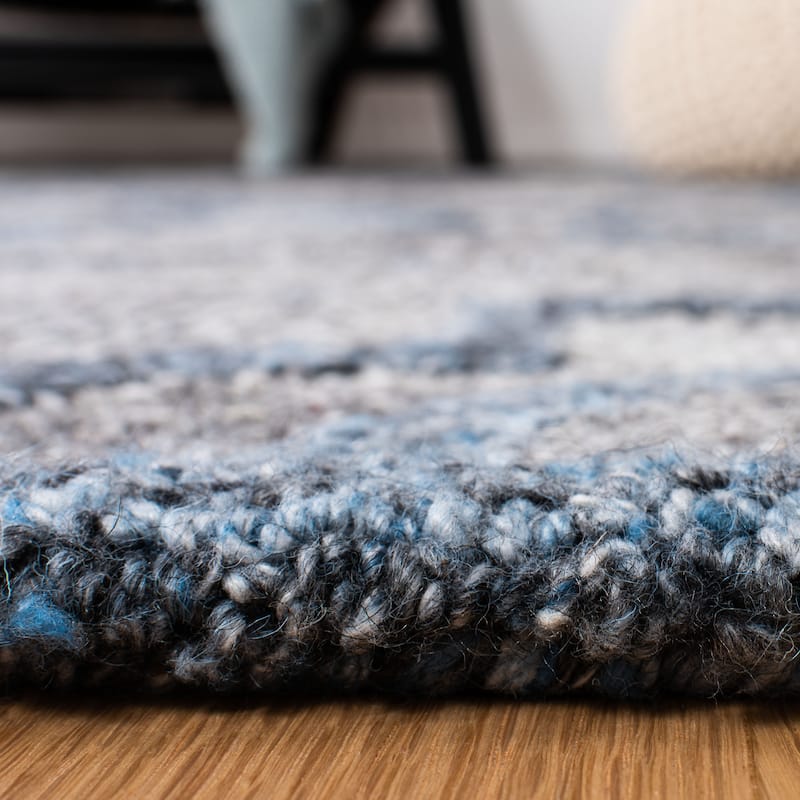 SAFAVIEH Handmade Abstract Mirdza Modern Wool Rug