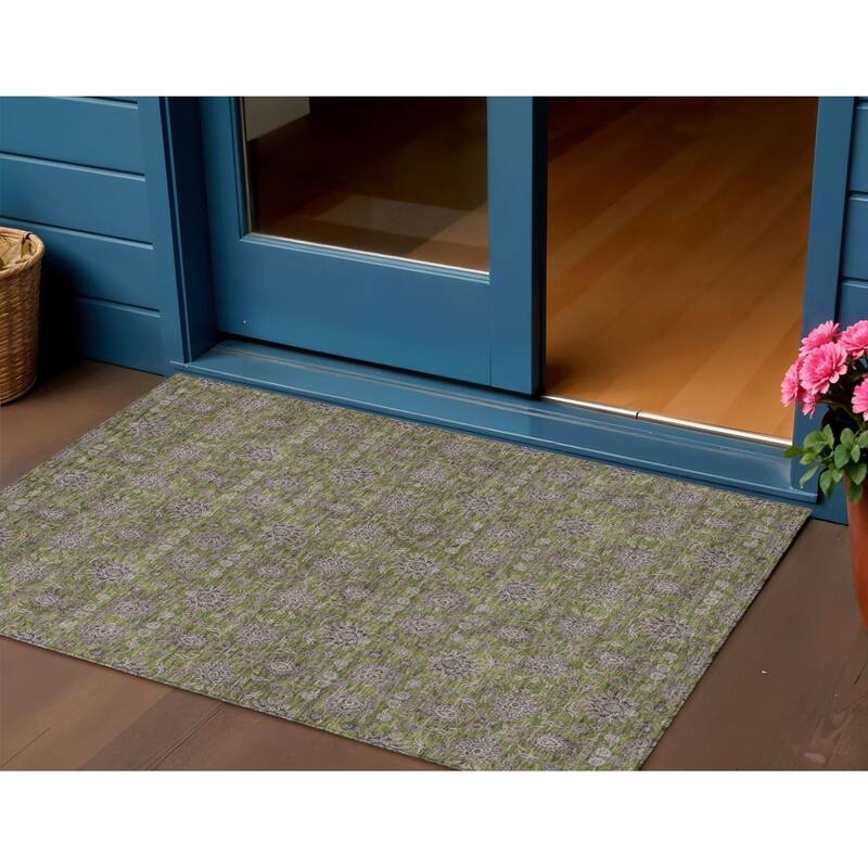HomeRoots Floral Transitional Rectangle Outdoor Rug - 3' x 5'