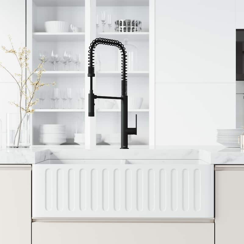 VIGO Sterling 23" H Single Handle Pull-Down Sprayer Kitchen Faucet