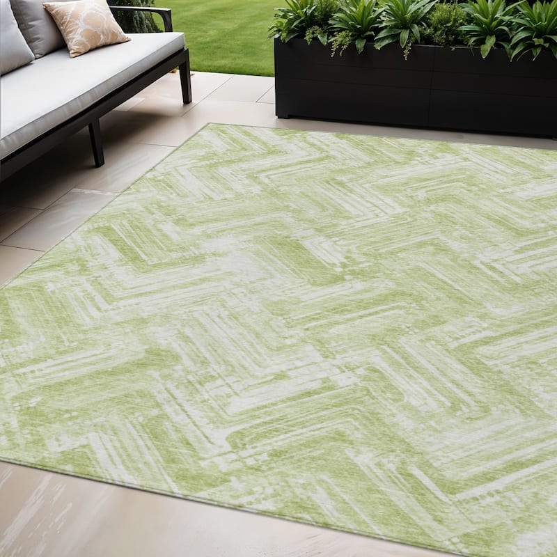HomeRoots Geometric Transitional Rectangle Outdoor Rug - 5' X 8'