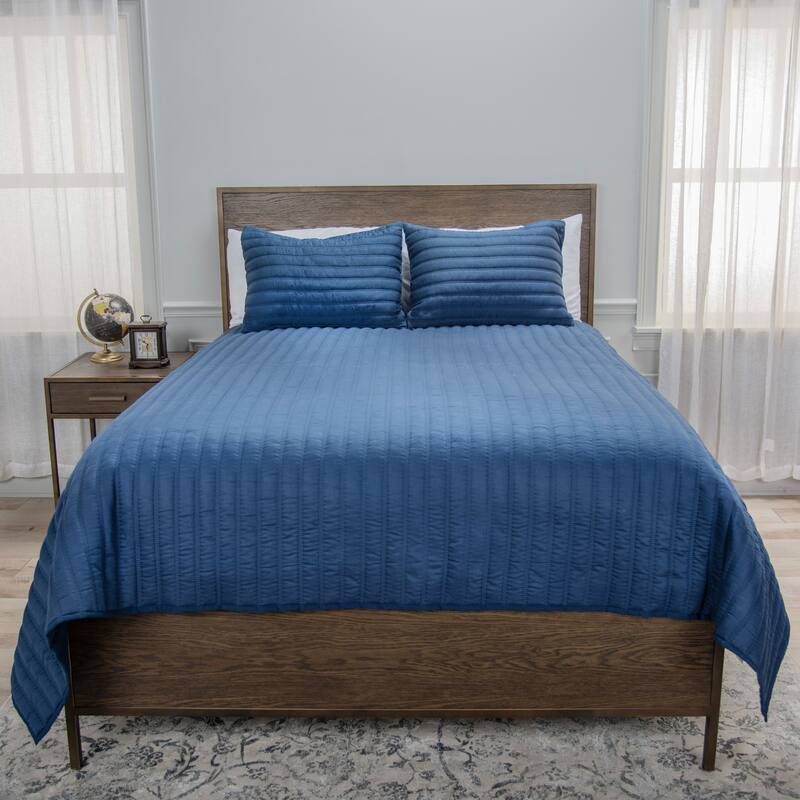 Rizzy Home Blackberry Grove Navy Blue Channel Stitched Quilt Set