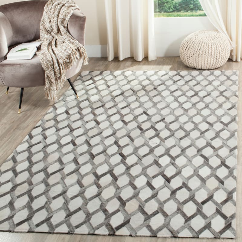 SAFAVIEH Handmade Studio Leather Tiana Modern Leather Rug - 5' x 8' - Ivory/Grey