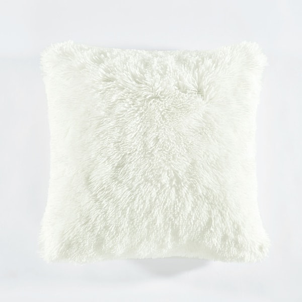 https://ak1.ostkcdn.com/images/products/is/images/direct/4d30d26ecb5b6ba6463880e36a00fd8526927613/Lush-Decor-Emma-Faux-Fur-Decorative-Pillow-Cover.jpg?impolicy=medium