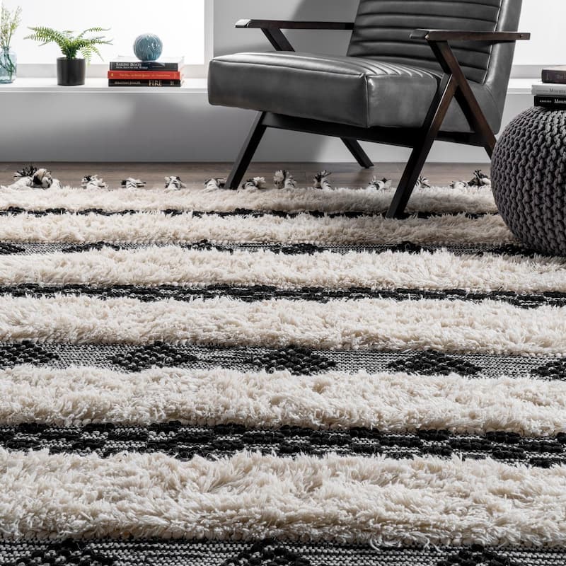 Nuloom Ivory Handmade Wool Cotton Geo Striped Shag Rug