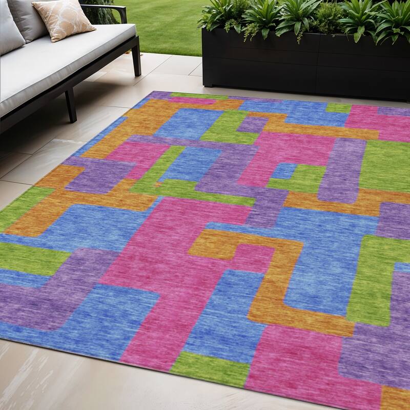 HomeRoots Abstract Transitional Rectangle Outdoor Rug - 5' X 8'