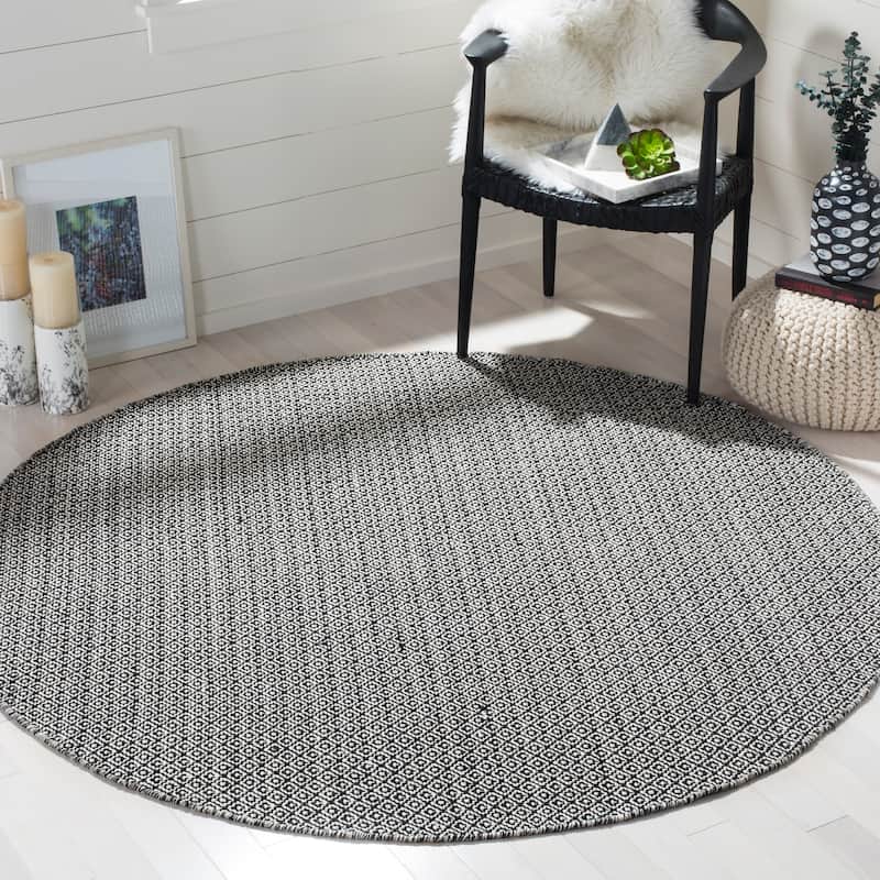 SAFAVIEH Montauk Glyn Handmade Cotton Area Rug - 6' Round - Ivory/Black - Round