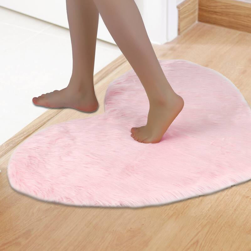 Heart Shape Plush Bathroom Mat Soft Absorbent Toilet Shag Bath Rugs Cute Floor Home Gifts - Light Pink - 16" x 20"