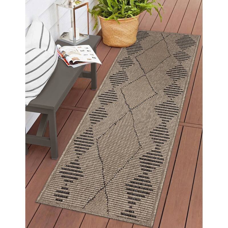 Liora Manne Monaco Diamonds Indoor/Outdoor Area Rug - 1'11" x 7'6" - Taupe