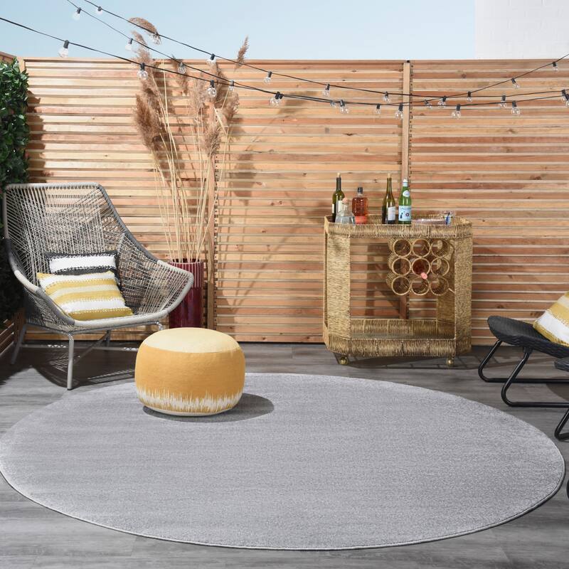 Nourison Essentials Solid Contemporary Indoor/Outdoor Area Rug - 4' Round - Grey/Silver