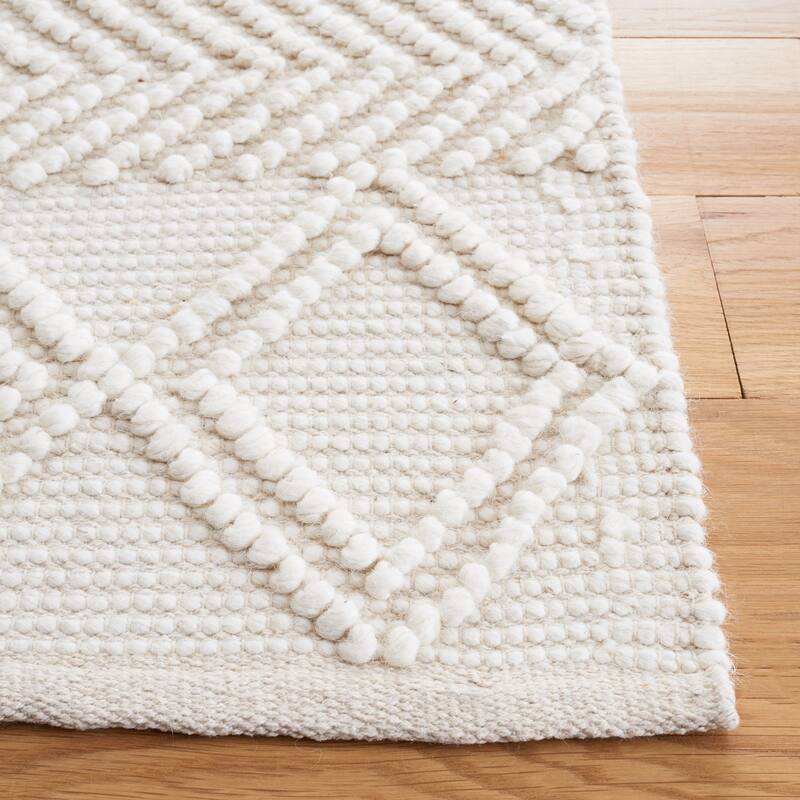 SAFAVIEH Handmade Natura Sabiha Boho Wool Rug