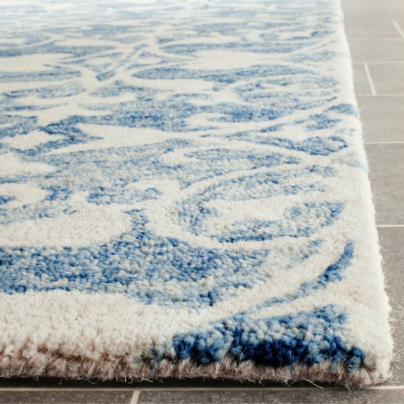 SAFAVIEH Handmade Chatham Dajana Modern Wool Rug