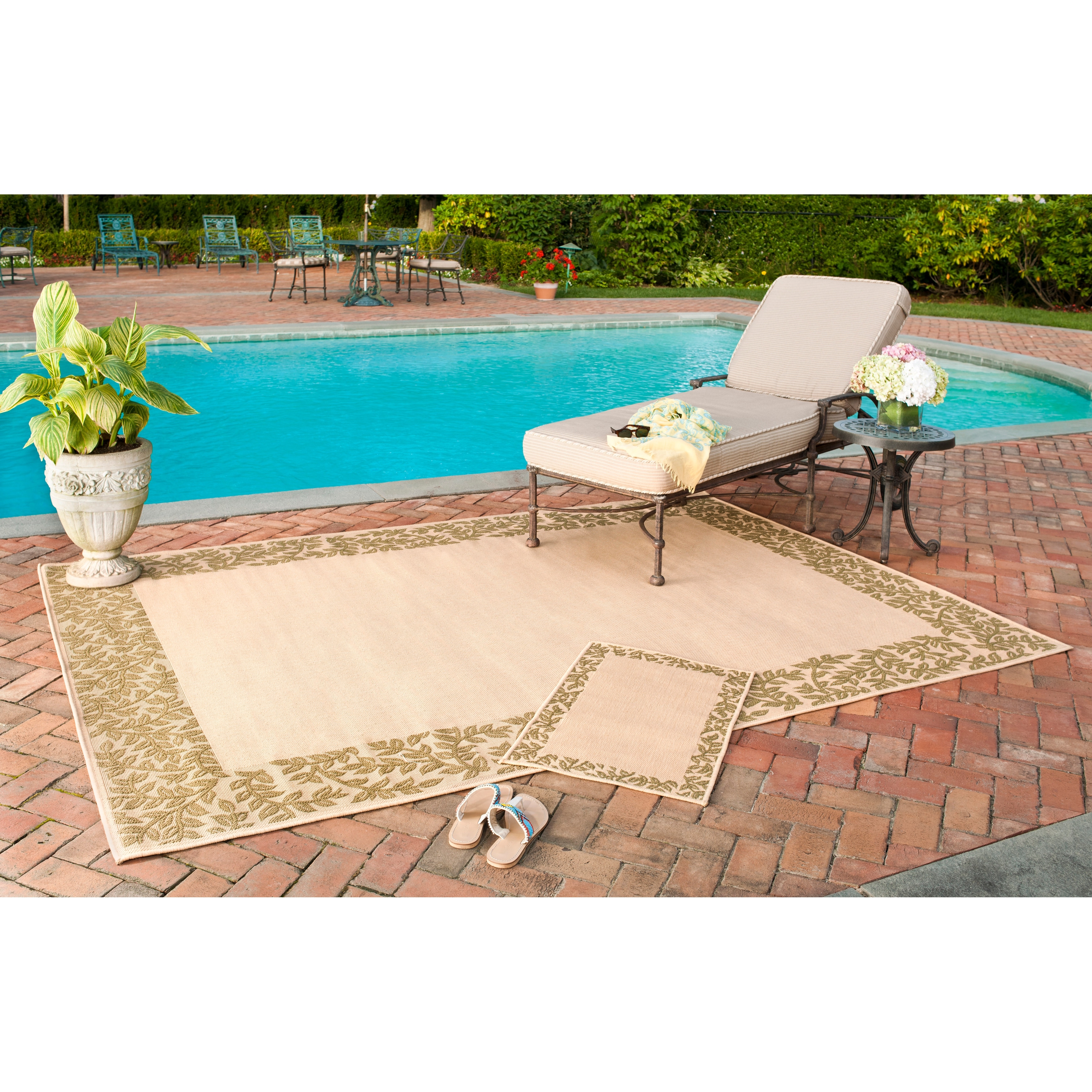 SAFAVIEH Courtyard Ciresica Indoor/ Outdoor Waterproof Patio Backyard Rug