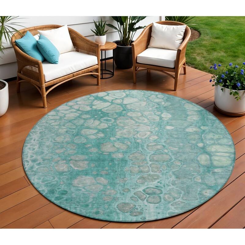 HomeRoots Abstract Transitional Rectangle Outdoor Rug - 8' Round
