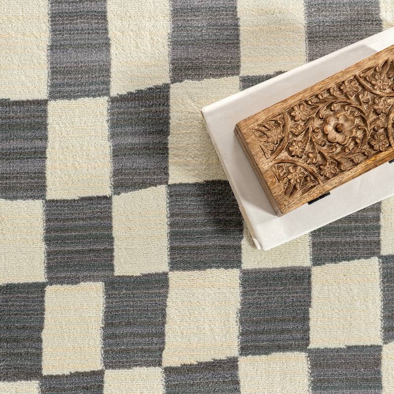 Nuloom Dominique Abstract Checkered Fringe Area Rug