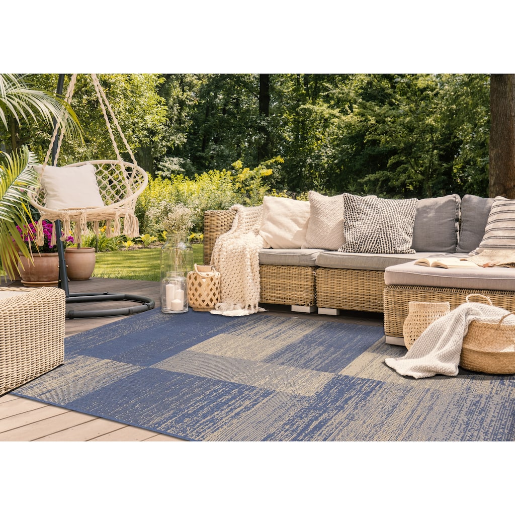 Jackson Collection - Indoor/Outdoor Beige/Blue Distressed Geometric Rug