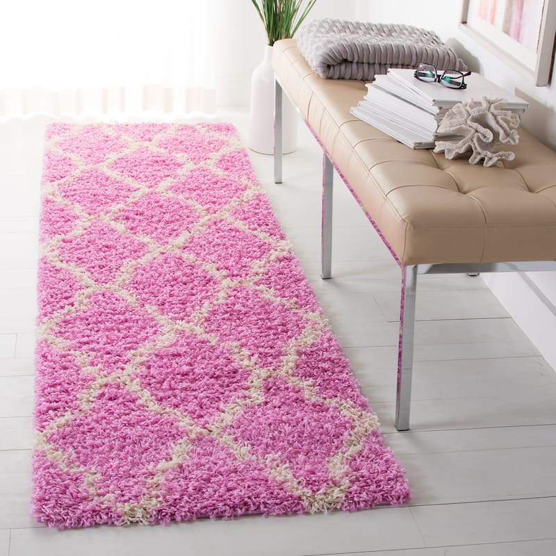 SAFAVIEH Dallas Shag Hacer Trellis 1.5-inch Thick Rug - 2' 3" x 8' - Pink/Ivory - Runner