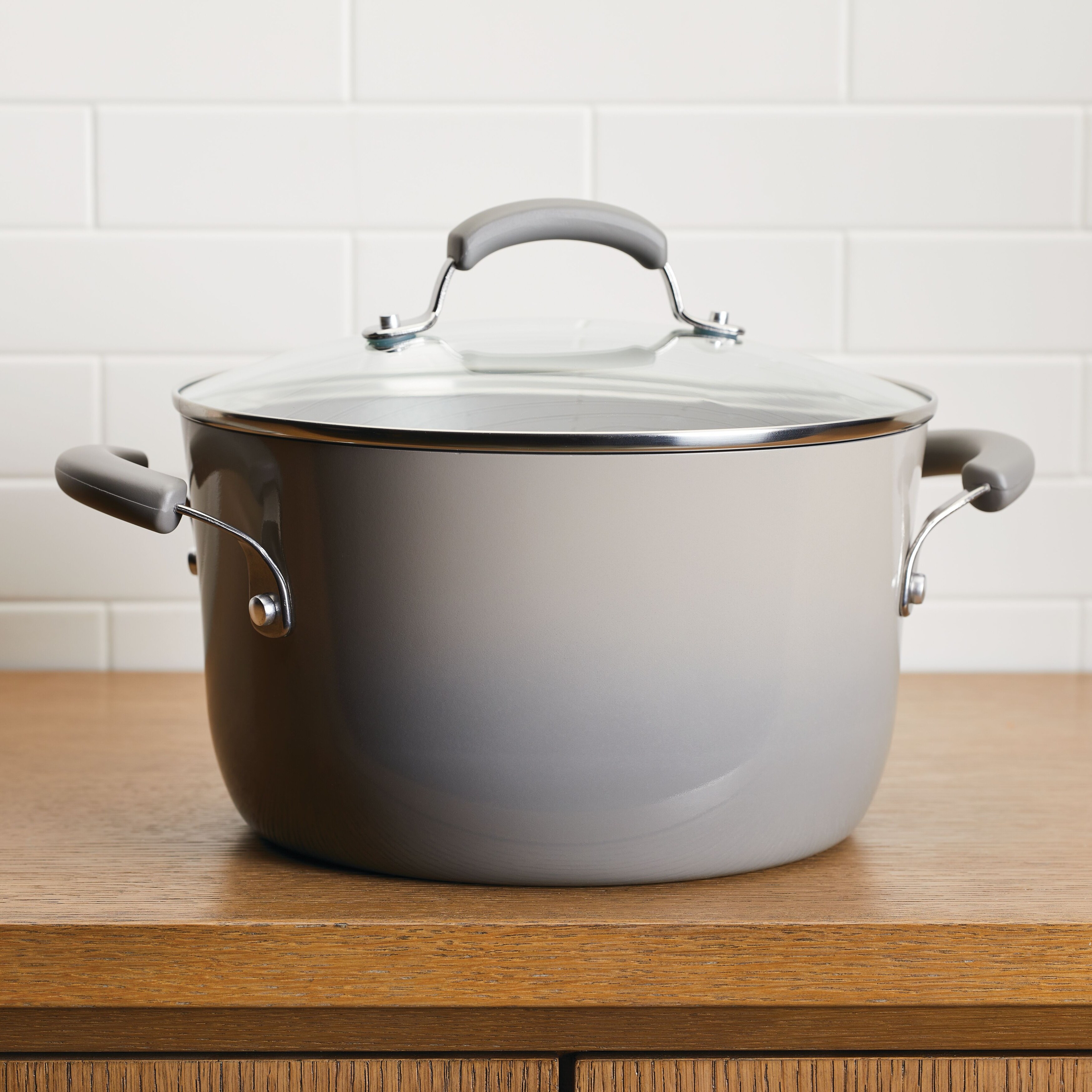 Classic Brights 6-Quart Covered Stockpot