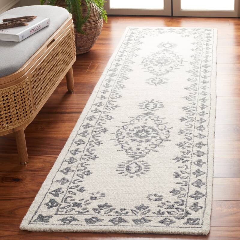 SAFAVIEH Handmade Ebony Bengta Modern Wool Rug - 2'3" x 9' Runner - Ivory/Grey