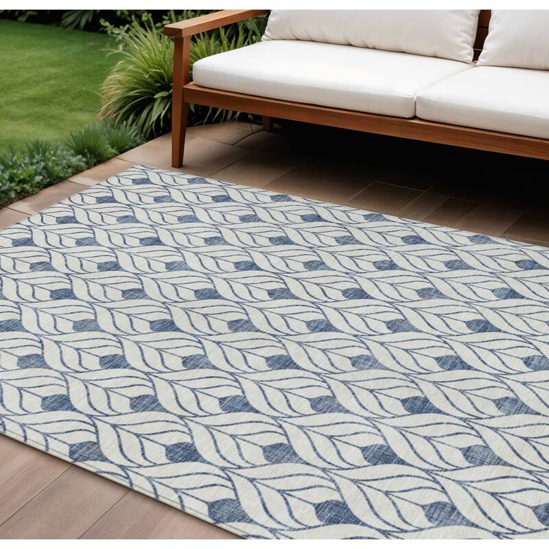 HomeRoots Geometric Transitional Rectangle Outdoor Rug - 10' X 14'