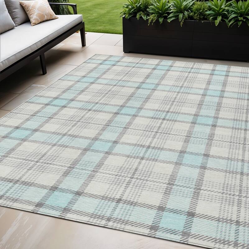 HomeRoots Plaid Transitional Rectangle Outdoor Rug - 5' X 8'