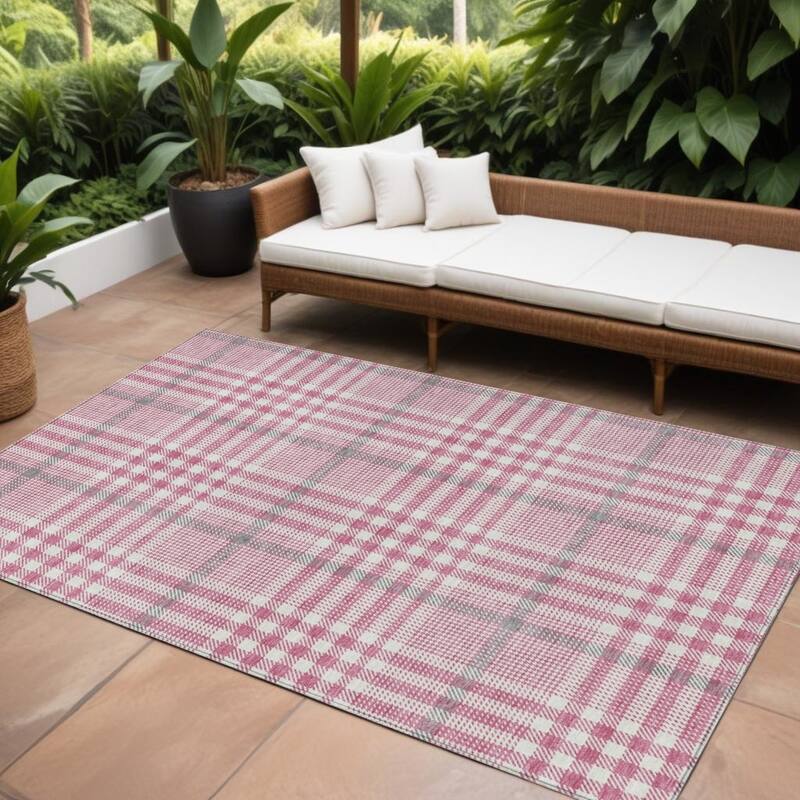 HomeRoots Plaid Transitional Rectangle Outdoor Rug - 8' X 10'