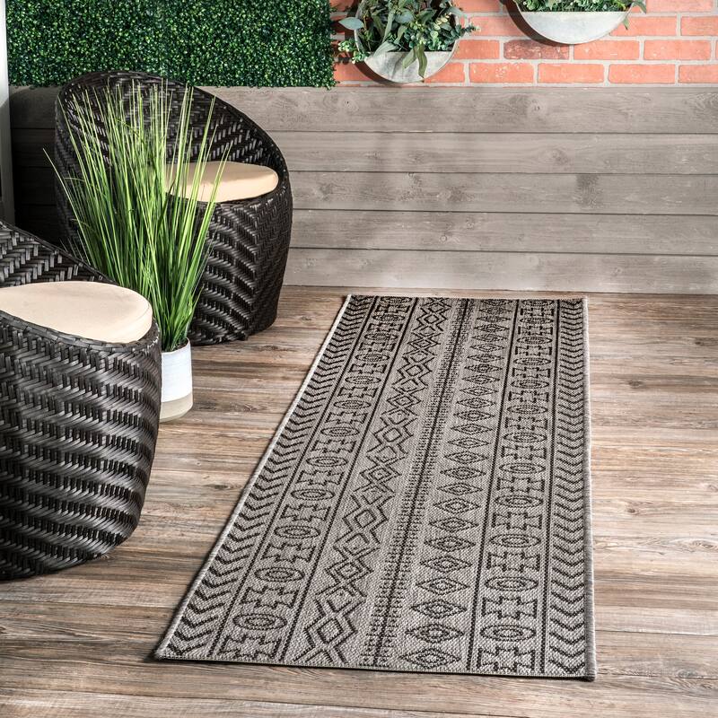 Nuloom Indoor/Outdoor Transitional Tribal Aztec Geometric Area Rug - 2' x 8' Runner - Grey